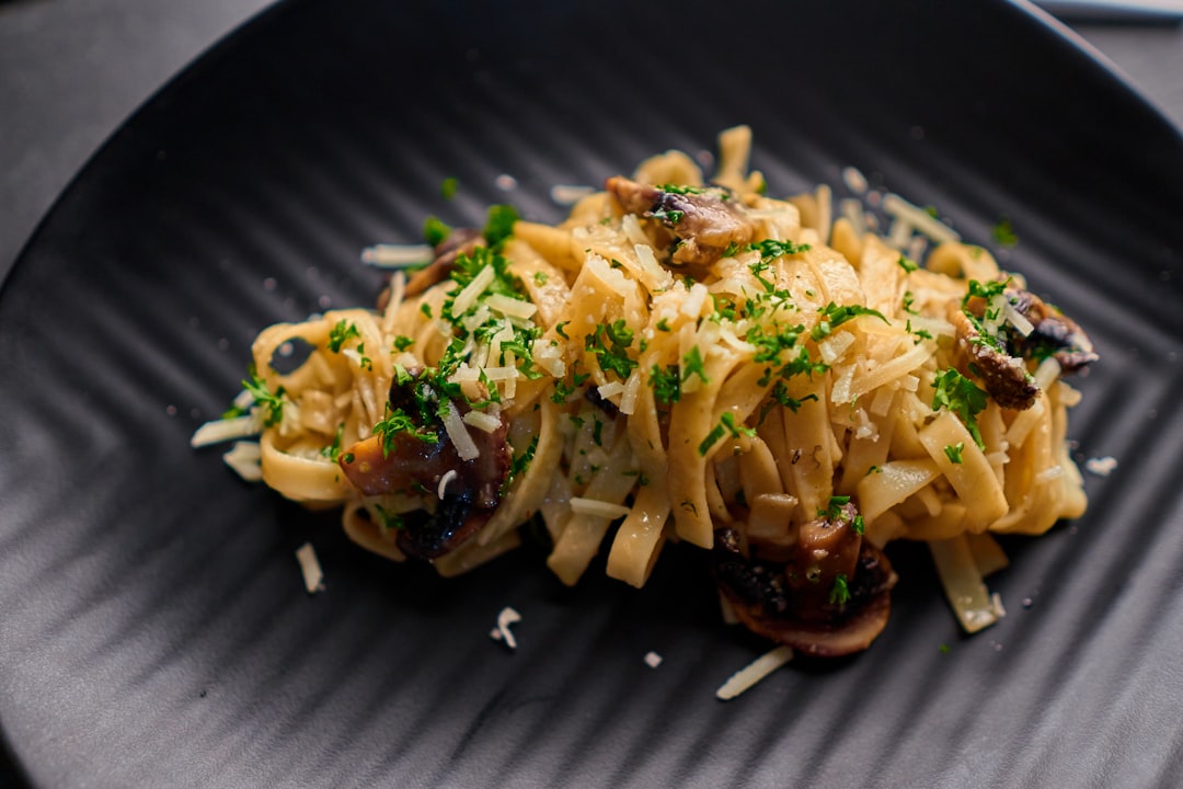 Cremige Pasta mit Pilzen als Bild zur veganen Pilzpasta